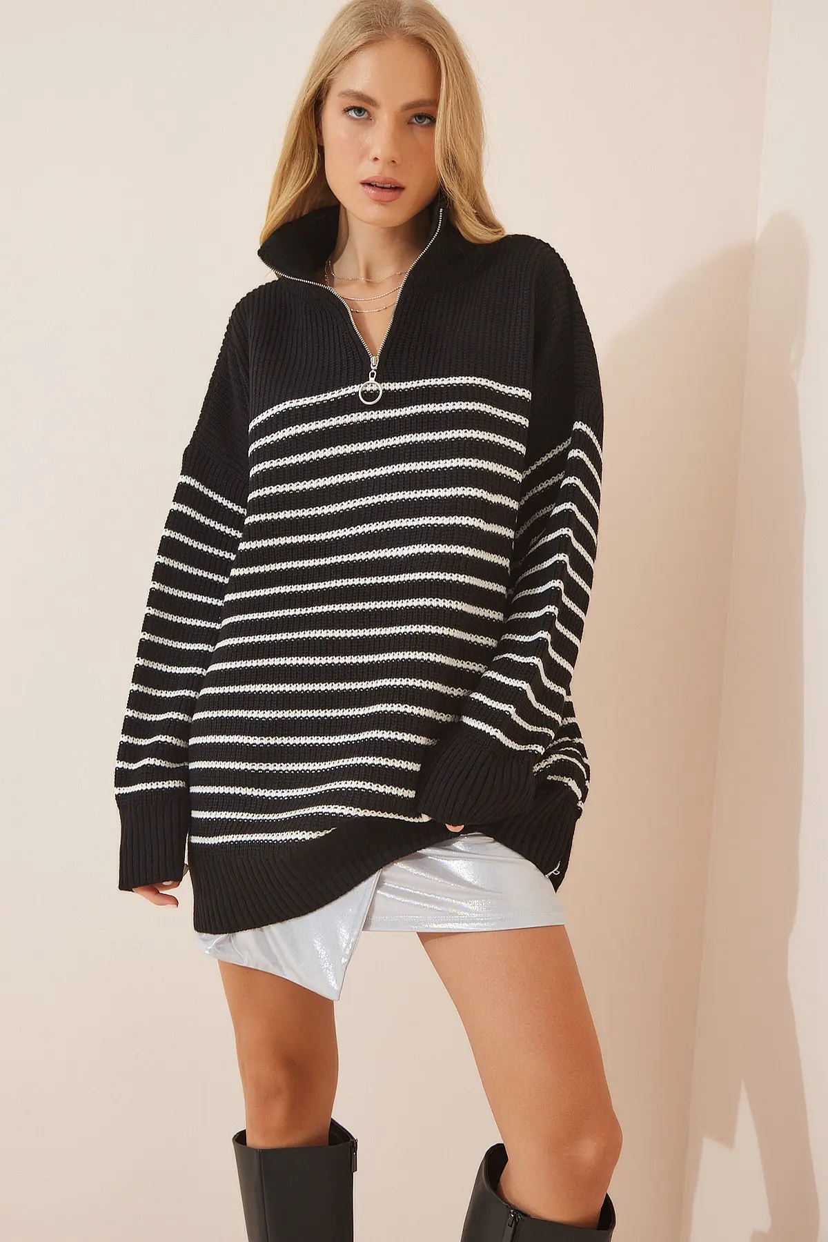Happiness İstanbul Women's Black Zippered High Collar Striped Oversize Sweater