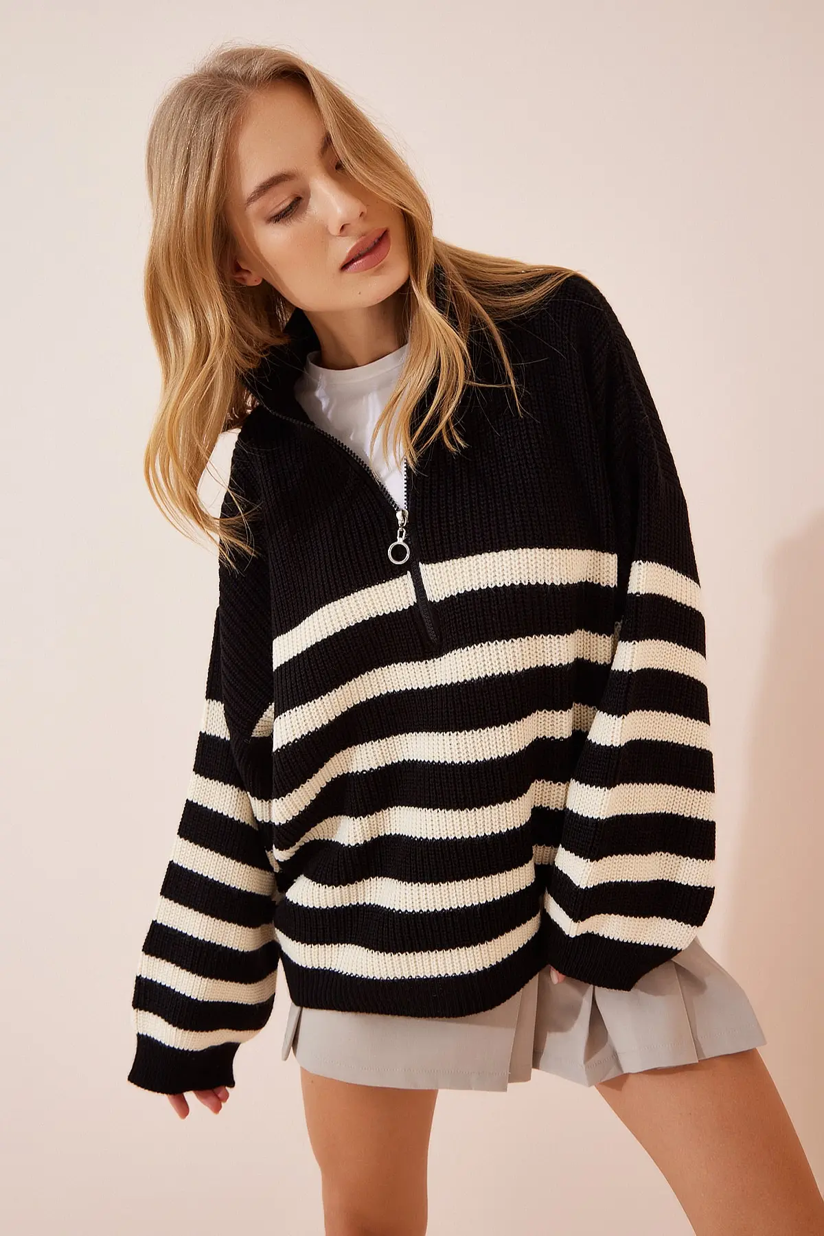 Happiness İstanbul Women's Black Zippered High Collar Striped Oversize Sweater