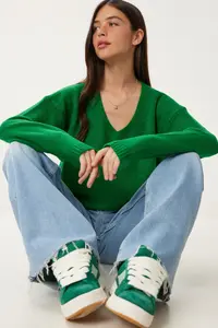 Happiness İstanbul Women Green V-neck Knitwear Sweater