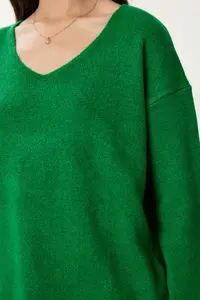 Happiness İstanbul Women Green V-neck Knitwear Sweater - Image 4