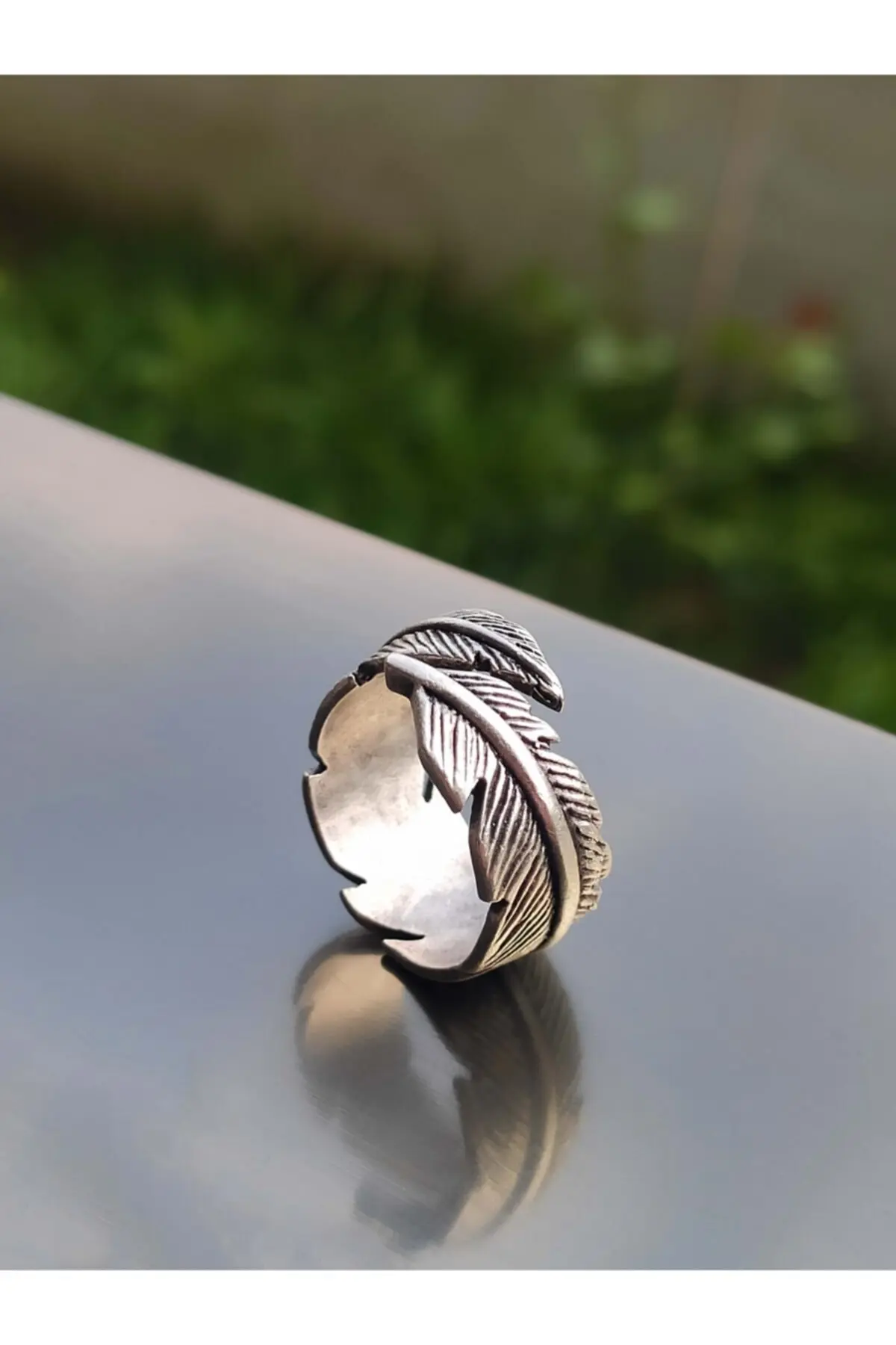 The Collection Adjustable Men-Women Ring with Feather Leaf Figure