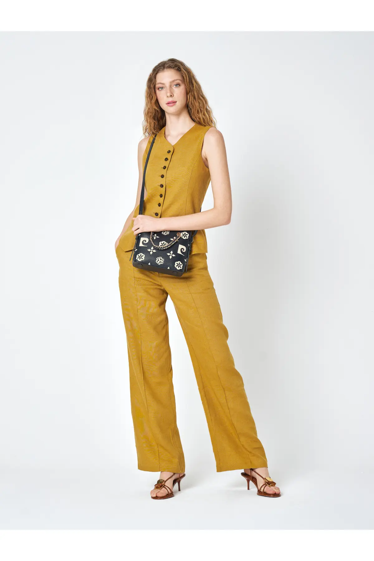 05PC25Y10503-BMN-LACI_1