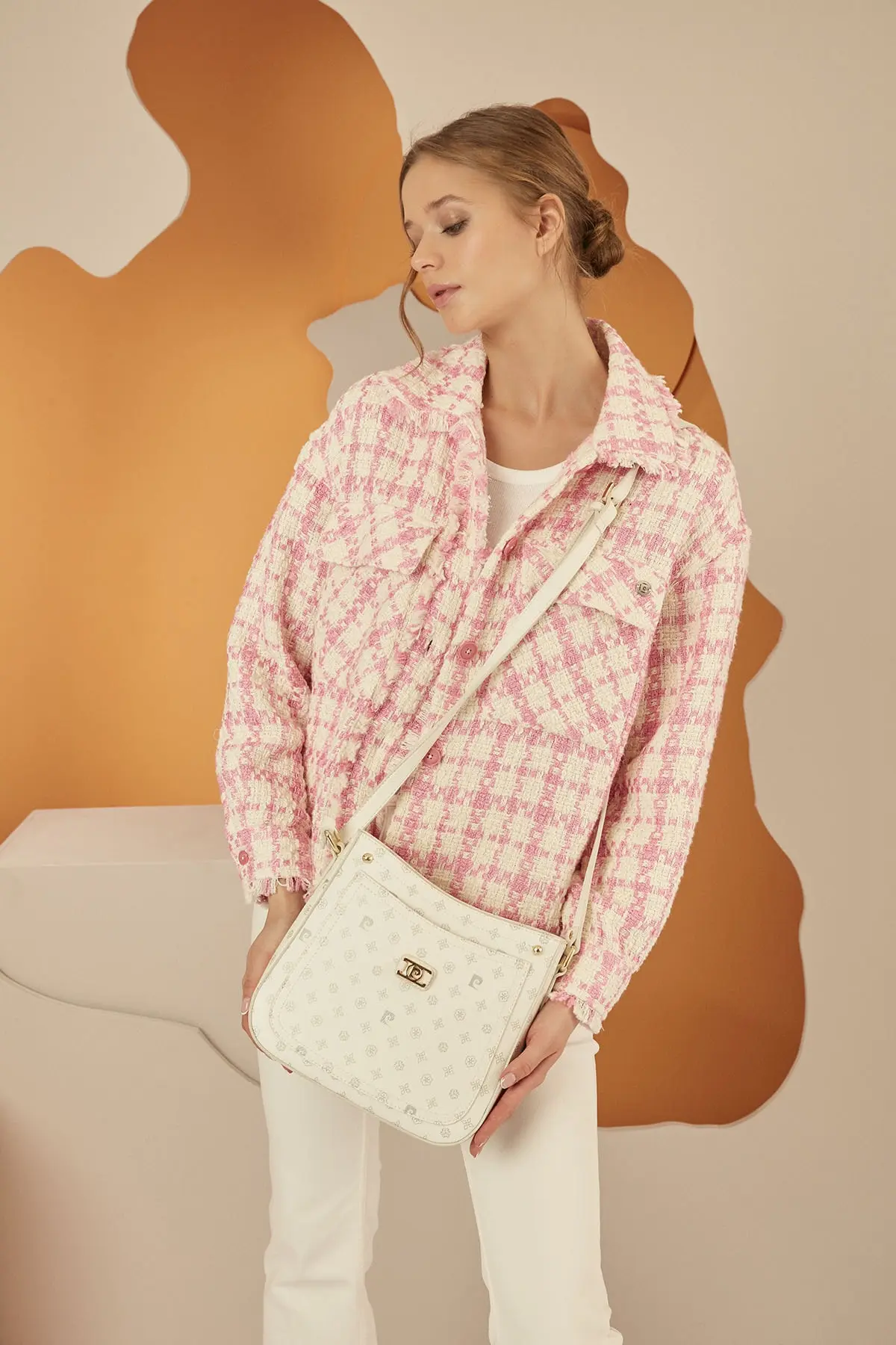 05PO22Y1582-WHITE-MONOGRAM_1