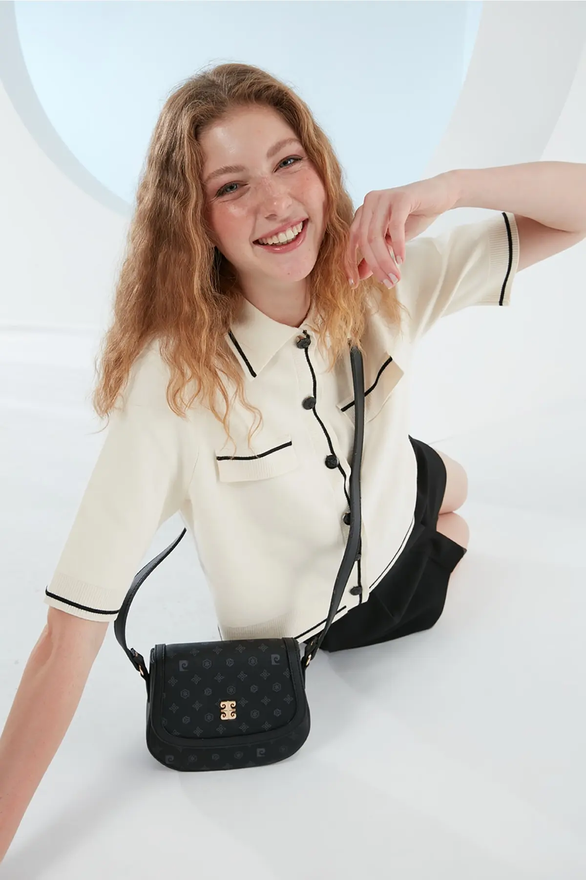 05PO23Y1733-BLACK-MONOGRAM_1