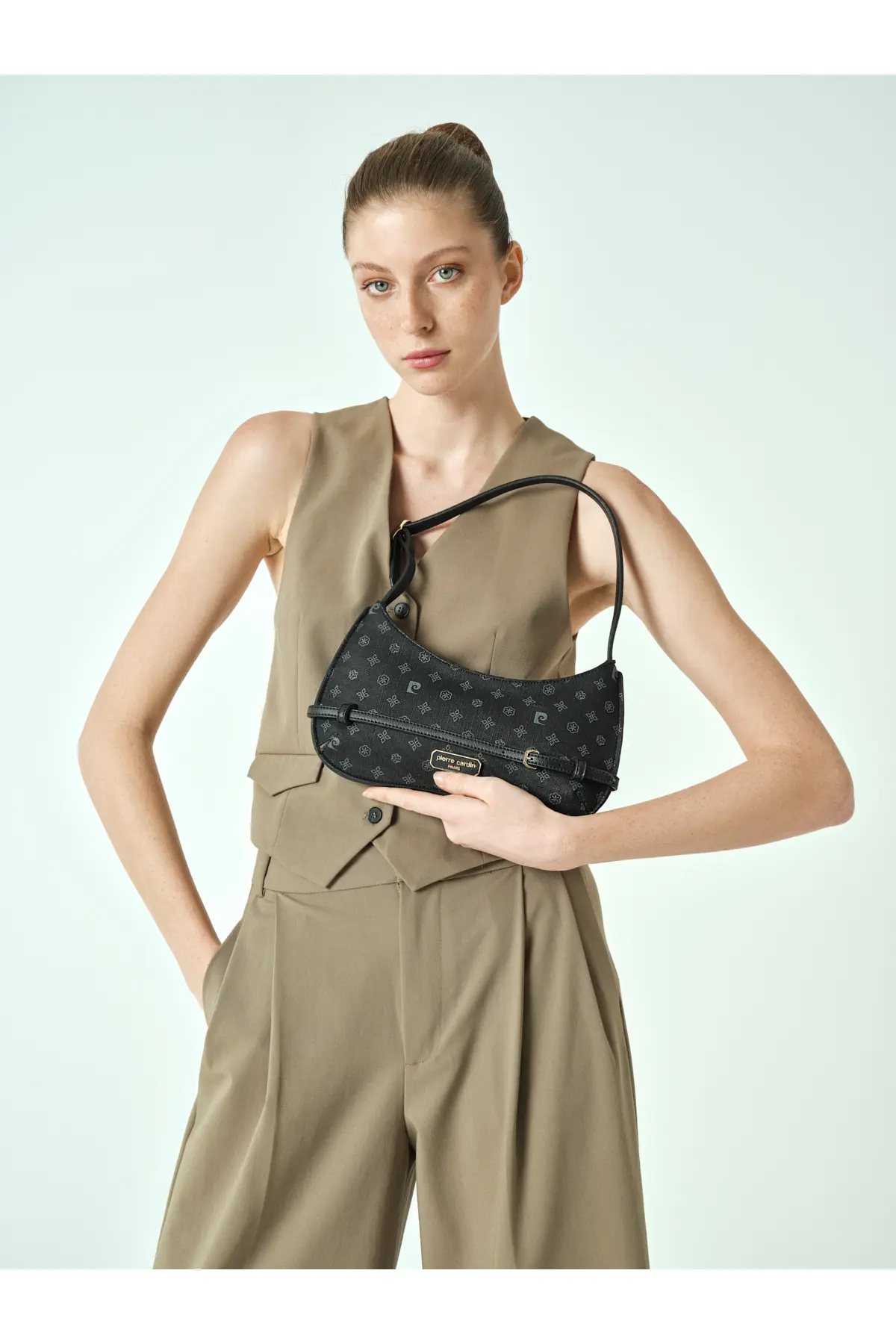 05po25y2044-BLACK_1
