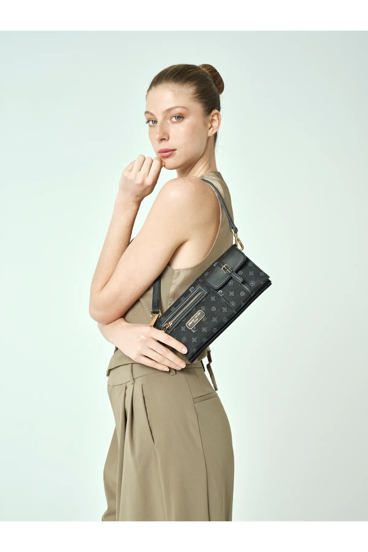 05po25y2046-BLACK_1