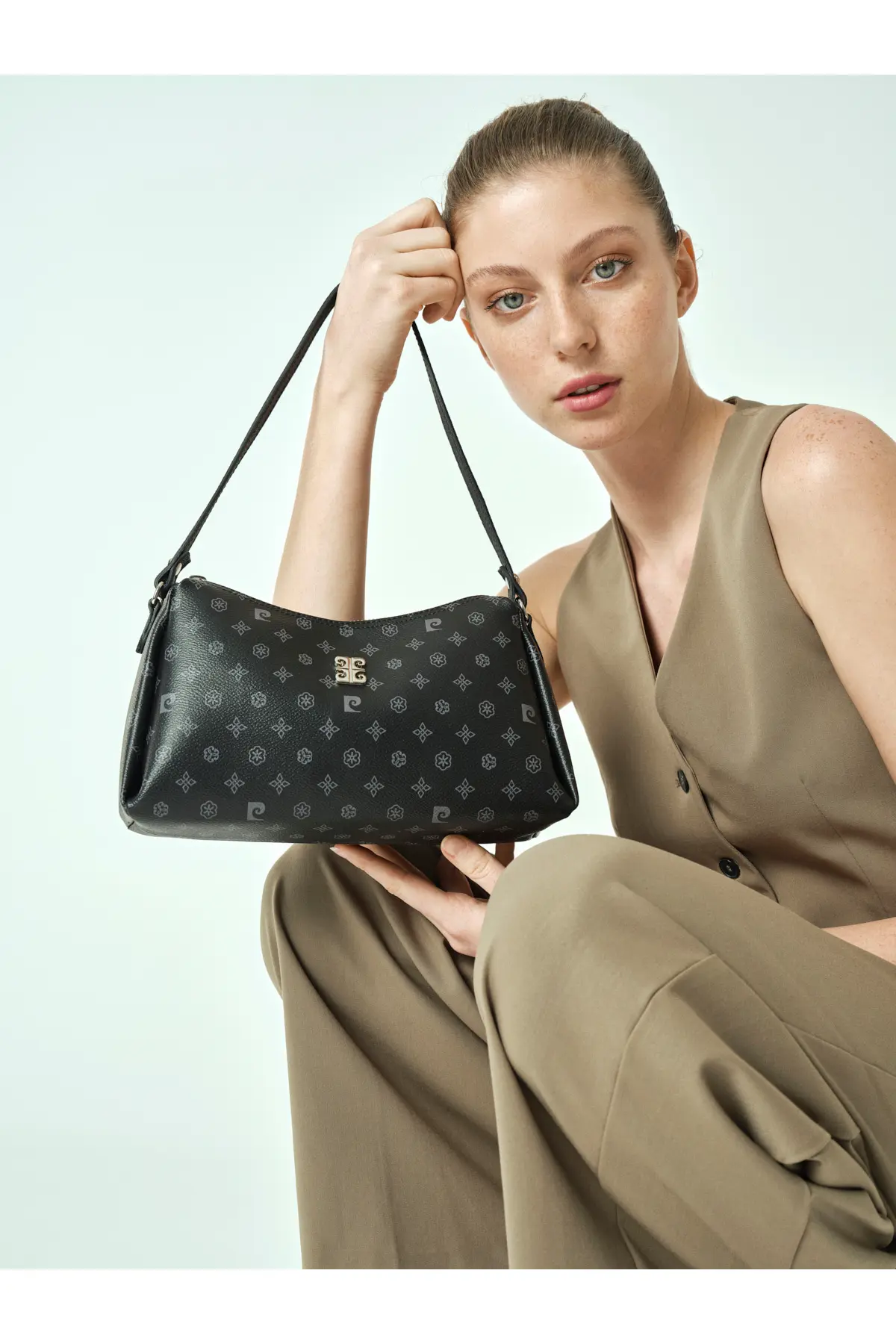 05po25y2061-BLACK_1