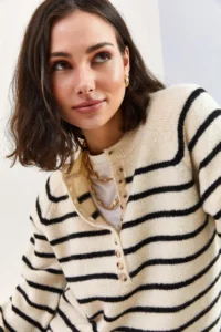 Bianco Lucci Women's White Collar Buttonhole Crew Neck Striped Knitwear Sweater - Image 3