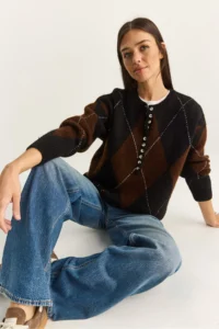 Bianco Lucci Women's Black Brown 11 Buttons Diamond Patterned Basic Knitwear Sweater - Image 2