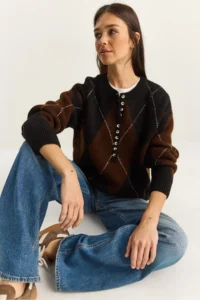 Bianco Lucci Women's Black Brown 11 Buttons Diamond Patterned Basic Knitwear Sweater - Image 3