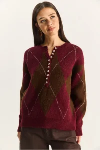 Bianco Lucci Women's Burgundy Brown 11 Buttons Diamond Patterned Basic Knitwear Sweater - Image 3