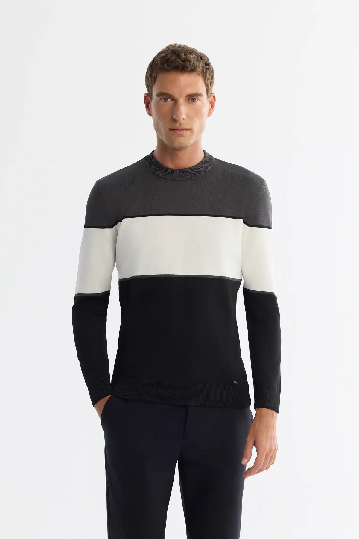 A42Y5032-BLACK_1