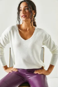 Olalook Women's Ecru V-Neck Soft Textured Knitwear Sweater - Image 2