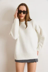 Olalook Women's White Crew Neck Thick Ribbing Detailed Oversize Knitwear Sweater - Image 2