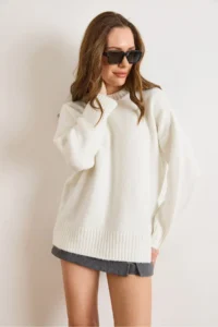 Olalook Women's White Crew Neck Thick Ribbing Detailed Oversize Knitwear Sweater - Image 4