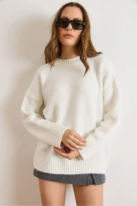 Olalook Women's White Crew Neck Thick Ribbing Detailed Oversize Knitwear Sweater - Image 6