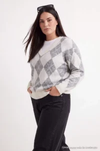 Trendyol Curve Ecru Baklava Patterned Soft textured V-neck Knitwear Sweater - Image 2