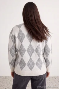 Trendyol Curve Ecru Baklava Patterned Soft textured V-neck Knitwear Sweater - Image 6