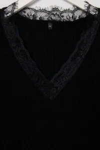 Trendyol Curve Black Oversized Lace Detailed V-Neck Sweater - Image 6
