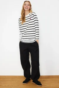 Trendyol Modest WHITE single jersey Striped Heart Embroidered Long Sleeve Knitting Tunic T-Shirt - Image 2