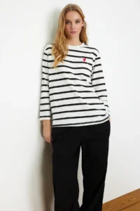 Trendyol Modest WHITE single jersey Striped Heart Embroidered Long Sleeve Knitting Tunic T-Shirt - Image 3