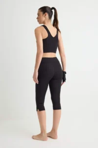 TRENDYOLMİLLA Black Scuba LYCRA® ADAPTIV™ Ultra Flexible slit Capri Length Knitting Sports Leggings - Image 4