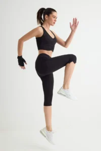 TRENDYOLMİLLA Black Scuba LYCRA® ADAPTIV™ Ultra Flexible slit Capri Length Knitting Sports Leggings - Image 6