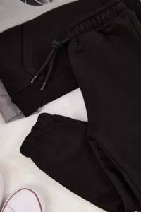 TRENDYOLMİLLA KIDS Black Hooded Boys' Thick Sweathirt and Tracksuit Bottom - Top Set - Image 3
