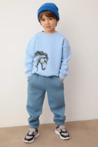 TRENDYOLMİLLA KIDS BLUE Cotton Thick/Horse Printed Boys' Knitting Bottom - Top Set - Image 2