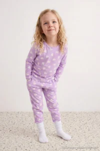 TRENDYOLMİLLA KIDS Purple Soft textured Cotton Heart Printed Regular Girls' Knitting Pajama Set - Image 4