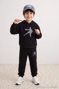 TRENDYOLMİLLA KIDS Black Thick Hooded Thick Boys' Sweatshirt and Tracksuit Bottom with Fleece Inside - Image 4