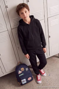TRENDYOLMİLLA KIDS Black Cotton Boys' Hooded Thin Zippered Cardigan and Tracksuit Bottom - Image 4
