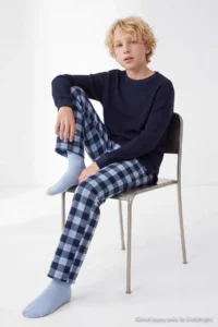 TRENDYOLMİLLA KIDS NAVY BLUE Boys' textured Pajama Set - Image 3