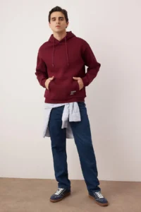 TRENDYOLMİLLA MEN Burgundy Oversized/Wide Cut Hooded Labeled Fleece Cotton Sweatshirt - Image 2
