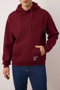 TRENDYOLMİLLA MEN Burgundy Oversized/Wide Cut Hooded Labeled Fleece Cotton Sweatshirt - Image 3