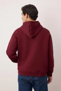 TRENDYOLMİLLA MEN Burgundy Oversized/Wide Cut Hooded Labeled Fleece Cotton Sweatshirt - Image 4
