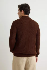 TRENDYOLMİLLA MEN Brown Regular High Neck Plain Sweater - Image 4