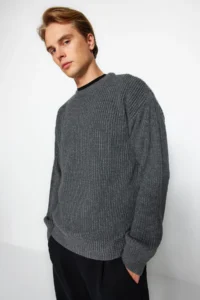 TRENDYOLMİLLA MEN Anthracite Oversized Fit Wide Pattern Crew Neck Basic Knitwear Sweater - Image 2