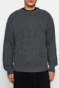 TRENDYOLMİLLA MEN Anthracite Oversized Fit Wide Pattern Crew Neck Basic Knitwear Sweater - Image 3
