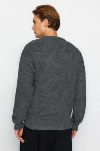 TRENDYOLMİLLA MEN Anthracite Oversized Fit Wide Pattern Crew Neck Basic Knitwear Sweater - Image 4