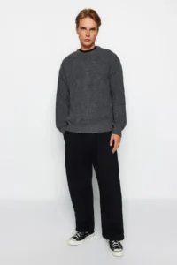 TRENDYOLMİLLA MEN Anthracite Oversized Fit Wide Pattern Crew Neck Basic Knitwear Sweater - Image 5