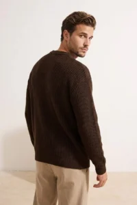 TRENDYOLMİLLA MEN Brown Oversized Crew Neck Plain Sweater - Image 3