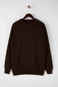TRENDYOLMİLLA MEN Brown Oversized Crew Neck Plain Sweater - Image 4