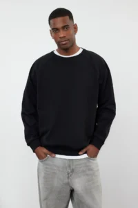 TRENDYOLMİLLA MEN Black Oversized/Wide Cut Inside Fleece/Warm Raglan Sleeve Sweatshirt - Image 2