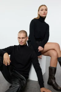 TRENDYOLMİLLA MEN Black Regular Fit Couple Half Turtleneck Soft Basic Sweater - Image 3