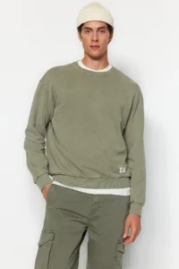 TRENDYOLMİLLA MEN Green Oversized/Wide Cut Antique/Faded Effect Sweatshirt - Image 4