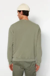 TRENDYOLMİLLA MEN Green Oversized/Wide Cut Antique/Faded Effect Sweatshirt - Image 8