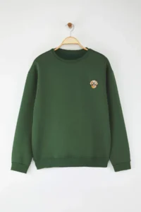 TRENDYOLMİLLA MEN Khaki Crew Neck Oversized/Wide Cut Dog Embroidery Sweatshirt with Fleece Inside - Image 6