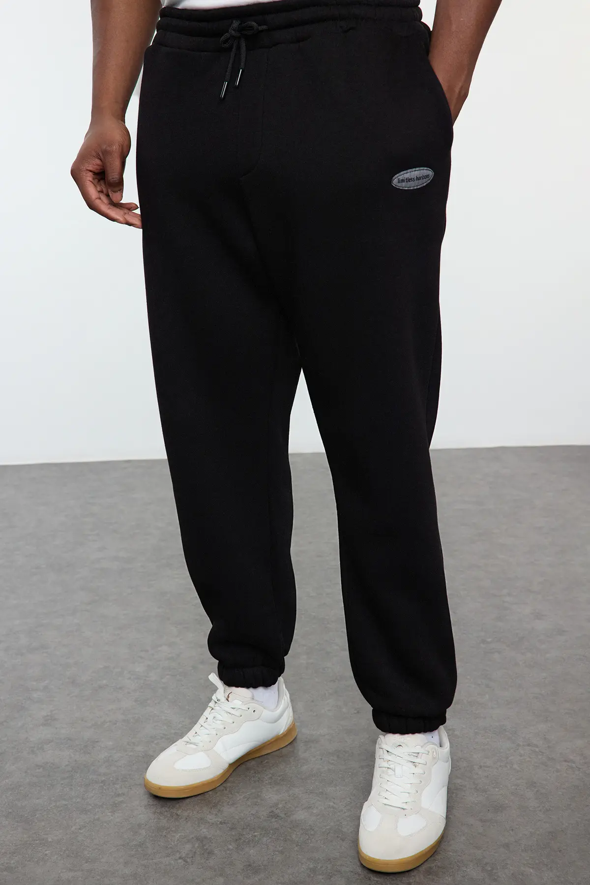 TMNAW25AJ00001-BLACK_1