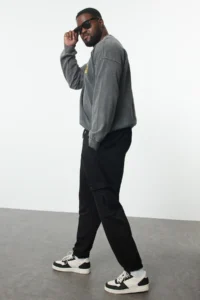 TRENDYOLMİLLA MEN Plus Size Black Oversized/Wide Cut Cargo with pocket Thick Tyre Hem Sweatpants - Image 3